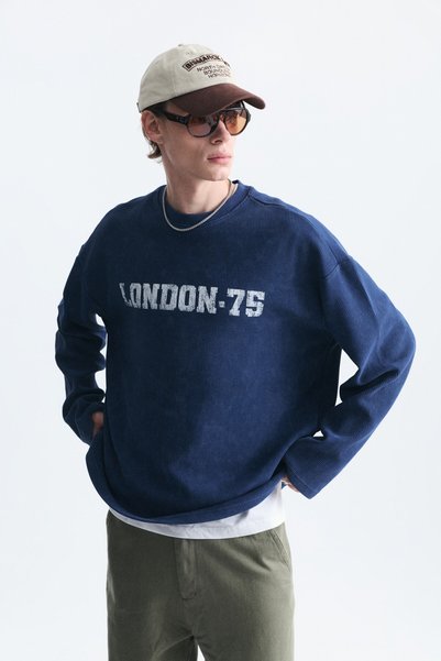 VAMOSCLO Textured London-Printed Sweatshirt
