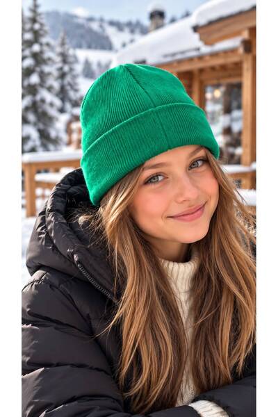 BALIENTE Green Soft-Textured Knit Girl's Beanie, Ages 7–12