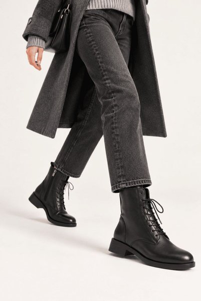 TRENDELLA Women's Winter Black Leather Casual Boots with Thick Soles TR01MK03E
