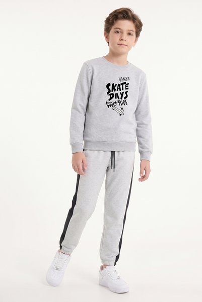 FYK KİDS Boys' Round-Neck Sweatsuit Set with Striped Detail and Print