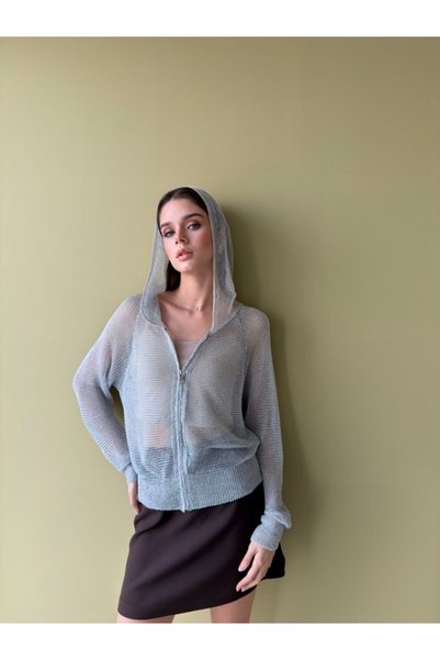 buqre's moda سترة نسائية بغطاء للرأس مزينة بتفاصيل من الشبك.