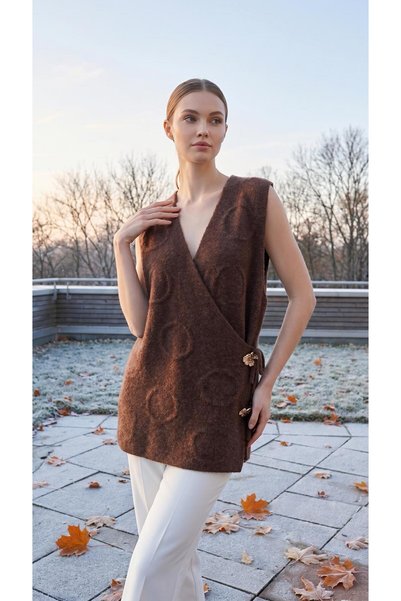 AYMİSS MODAL SLEEVELESS VEST WITH LACE DETAILS, STYLISH LEAF BROOCH, AND CURV...