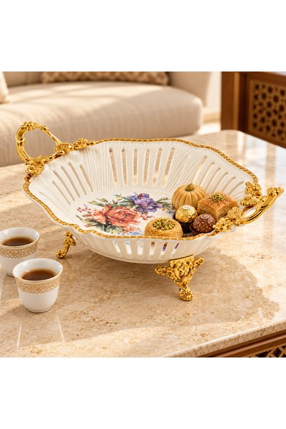 Dania ضيافة تزهر بالأناقة | صحن تقديم بورسلان بنقوش ورد وأرجل ومقابض معدنية –...