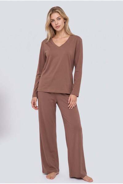 Brix Women's 100% cotton v-neck pajama set, brown.