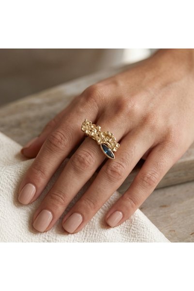 unbranded GD51616 Χειροποίητο Δαχτυλίδι Kalliope – Μεταλλική Υφή & Μπλε Κρύστ...