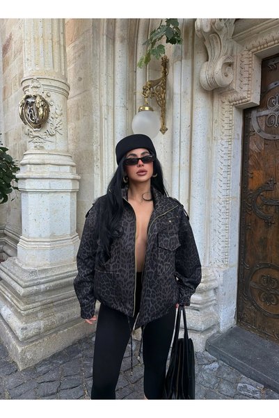 kırmızı butiks Jachetă din denim oversize cu imprimeu leopard
