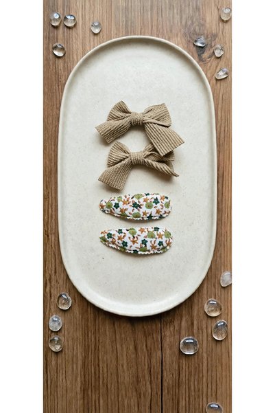 LİNACO Set of 4 Girls' Hair Clips: Bow Detail, Ribbon, and Patterned Snap Clips
