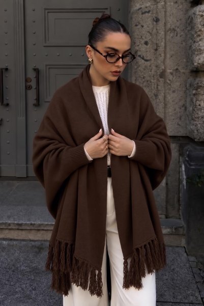 AFVENTE Almira Women's Tasseled Oversized Knit Poncho, Dark Brown