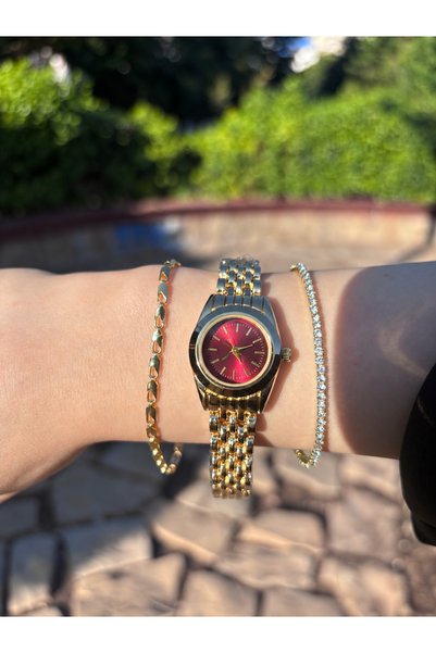 BURCU JEWELRY ساعة يد نسائية ذهبية اللون، بسوار معدني، وميناء باللون العنابي ...