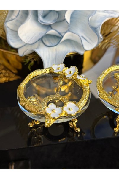LOKMAN ZÜCCACİYE SHOWROOM 6 PIECES OF WHITE ENAMEL-PAINTED CAST-IRON-FRAMED C...