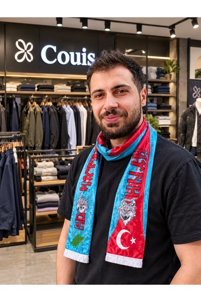 couis وشاح من الساتان بتصميم مستوحى من حضارة الغوغورت.