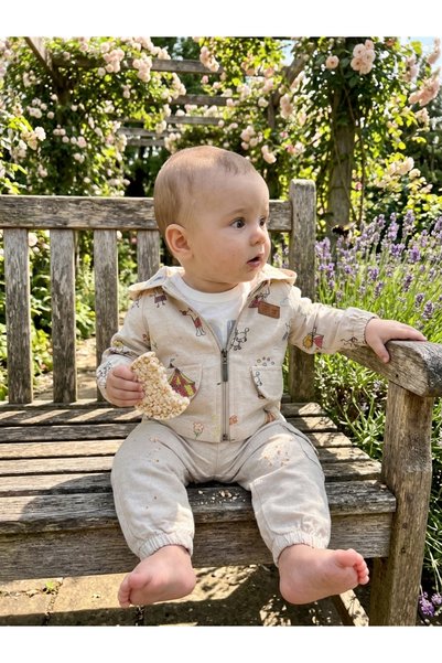 INFANT Set hanorac cu imprimeu circ, tricou și pantaloni bej