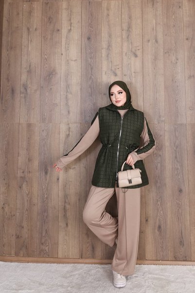 butik hira 3 Piece Set with Quilted Vest
