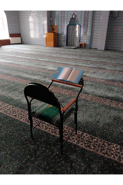 Asel katlanabilir sandalye namazgah ve rahle olarak kullanılabilir