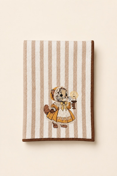 LİONYA DESİGN Vintage Kedi Nakışlı Dekoratif El Havlusu – %100 Pamuk, Çizgili Keten Dokulu (30x45 cm) – 1 Adet