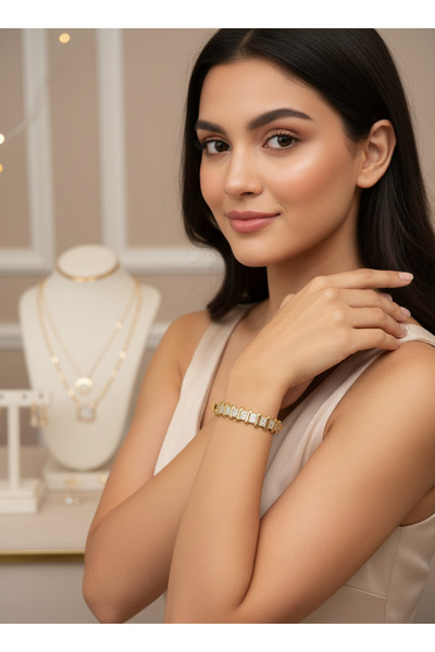 WeShaya سوار نسائي ذهبي اللون من Xuping بتفاصيل حجرية - تصميم أنيق يحافظ على ...