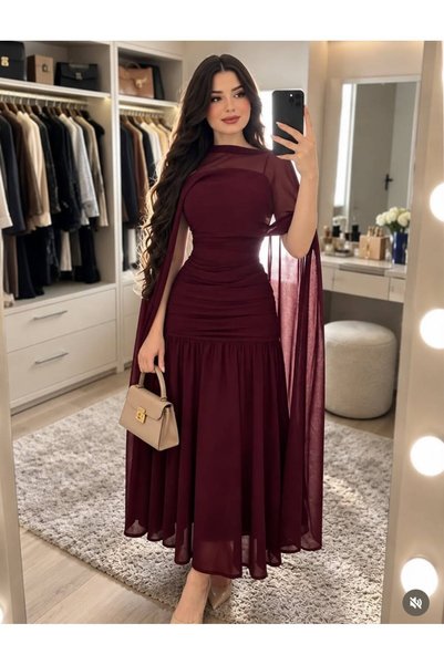 EVACOAT فستان سهرة ميدي عنابي بتصميم كيب شيفون وثنيات درابيه
