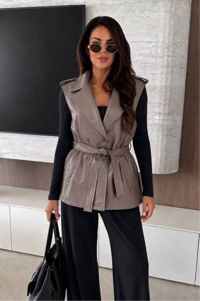AndraRose Styles Γιλέκο τύπου «trench» της Nora