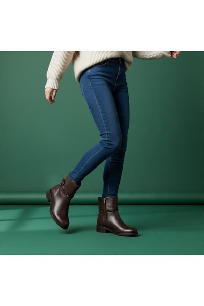 NE&VE SHOES Γυναικείες μπότες με λεπτομέρεια αξεσουάρ από δέρμα και καφέ χρώμα