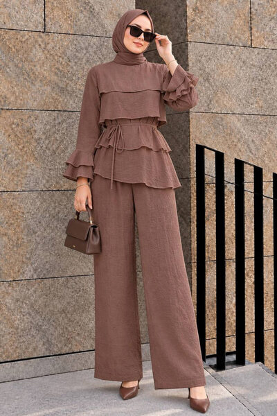 Neva Style طقم حجاب من التول المودال بتفاصيل كشكشة متعددة الطبقات وحزام من قم...