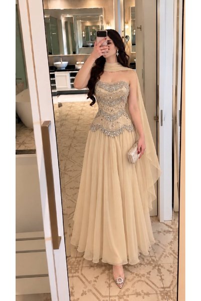 Calissa Store فستان سهرة شامبين طويل بتطريز فضي لامع وشال انسيابي