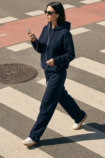 Amia&Co. Kadın Lacivert Oversize Kapüşonlu 3 İplik Eşofman Takımı – Rahat Kes...