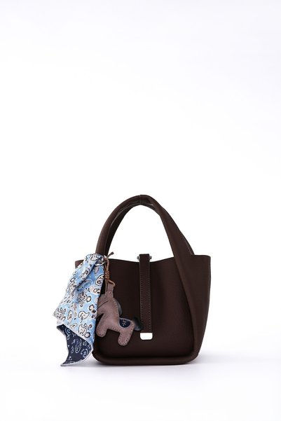 Levidor Scarf charm detailed handbag camel