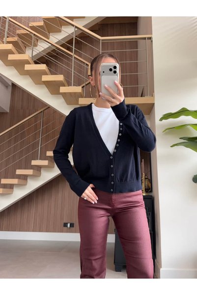 BB Bensu Buyruk Pulover cu decolteu în V și nasturi decorativi