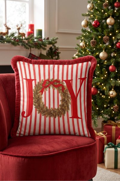 Evimde Bambaşka Joy Wreath-Printed Cream New Year's Patterned Tasseled Cushio...