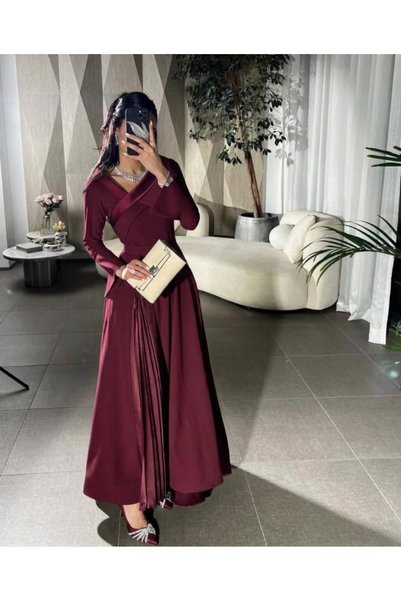 Princess sa An elegant dress with a modern design that combines sophisticatio...