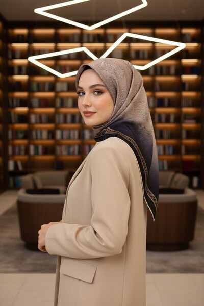 Vissona %100 Twill Barok Desenli Krem Renkli 90x90 Eşarp Dikim Şekli: El Dikişi