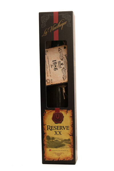 VINIA , White Feteasca Alba, 1986, 0.70 L, 12.9% ABV, Сухо, Яш