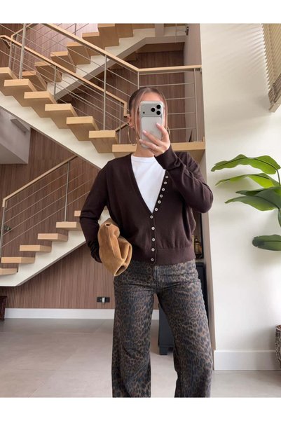 BB Bensu Buyruk Pulover cu decolteu în V și nasturi decorativi