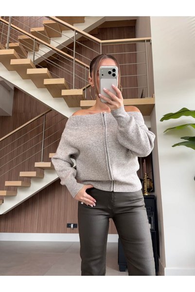 BB Bensu Buyruk ZIPPERED MADONNA-BOAT NECK SWEATER