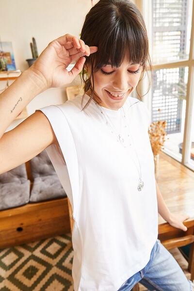 Olalook Kadın Beyaz Koltuk Altı Parçalı Yarasa T-shirt TSH-19000330