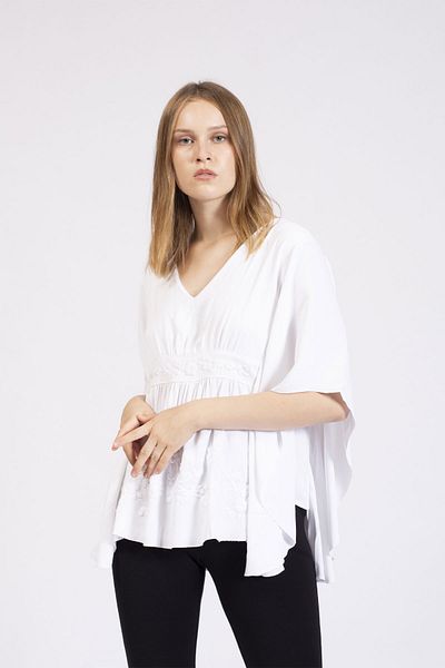 Hanna's by Hanna Darsa Women's White Floral Embroidered Low-cut Blouse