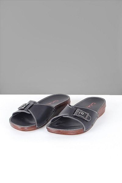 Pierre Cardin Women's Black Anatomical Sole Buckle Slippers pc-6784