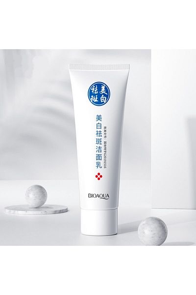 Bioaqua Anti-Blemish and Freckle White and Bright Appearance Niacinamide Facial Cleanser 80 gr