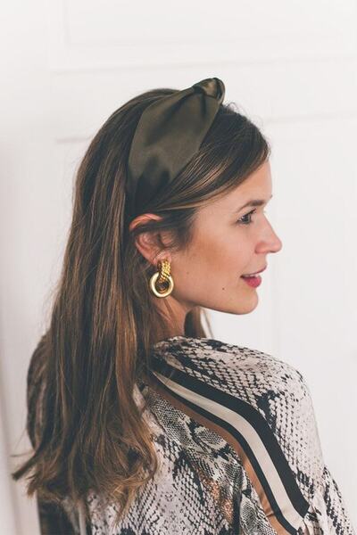 Shopiolog Σκούρο πράσινο σατέν στέμμα με κόμπους