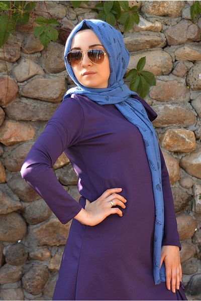 Veille شال أزرق فاتح بنمط ريشة