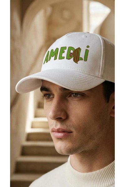 SARI HAT WITH A PRINT OF A MAN FROM AMED HOLDING A FLAG