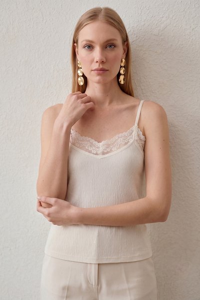 Fulla Moda Bürümcük Kumaş Dantelli Askılı Body