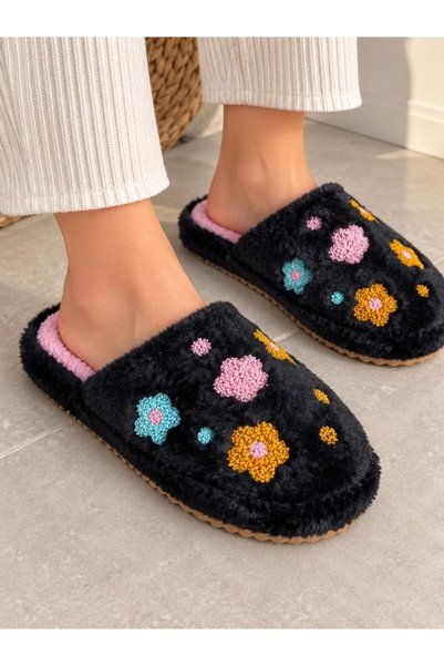 Kadın Peluş Ev Terliği Renkli Çiçek İşlemeli