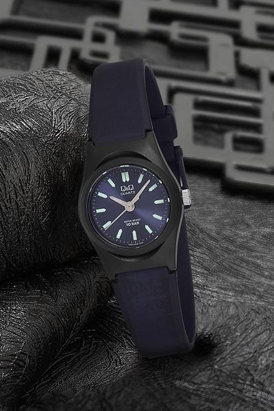 Q&Q Women's Black Wristwatch 3g3323