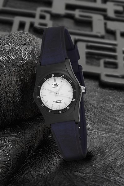 Q&Q Women's Black Wristwatch 3g3319