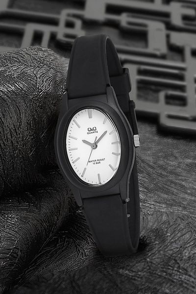 Q&Q Women's Black Wristwatch 3g3330