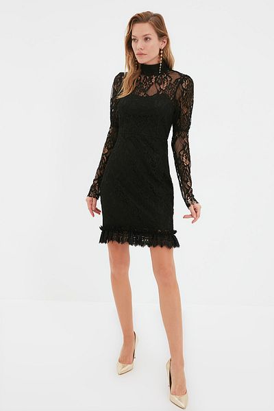 Trendyol Collection Kurzes Abendkleid aus schwarzer Spitze - TPRAW20EL1389