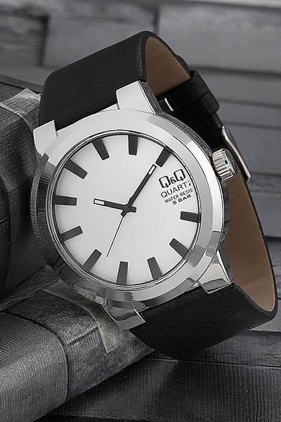 Q&Q Women's White Leather Cord Wristwatch 3G1356