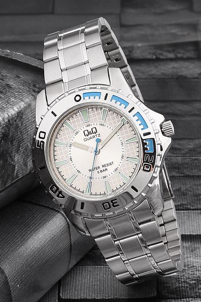 Q&Q Women's Silver Color Wristwatch 3G436