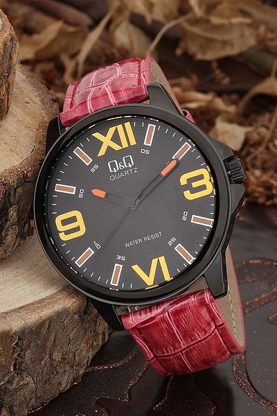 Q&Q Men's Red Wristwatch 3G1401
